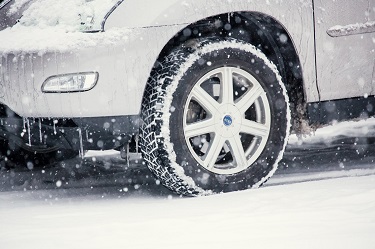 110124_雪の中の車.jpg